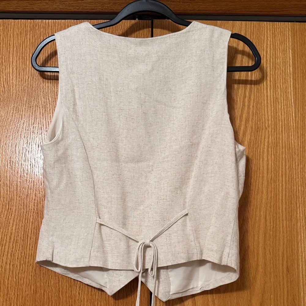 Boutique Beige cinched back Buttoned Vest Top - Picture 3 of 4